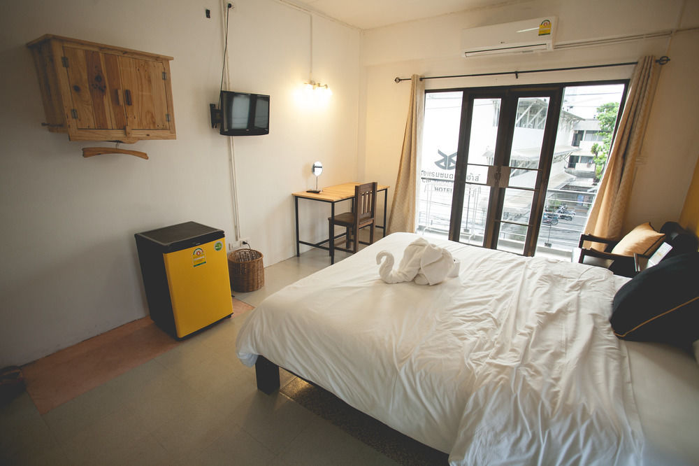 Isleep Guesthouse Chiang Mai Buitenkant foto