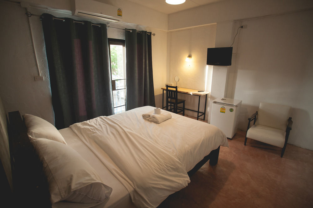 Isleep Guesthouse Chiang Mai Buitenkant foto