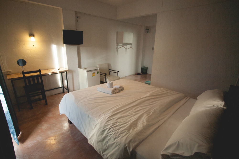 Isleep Guesthouse Chiang Mai Buitenkant foto